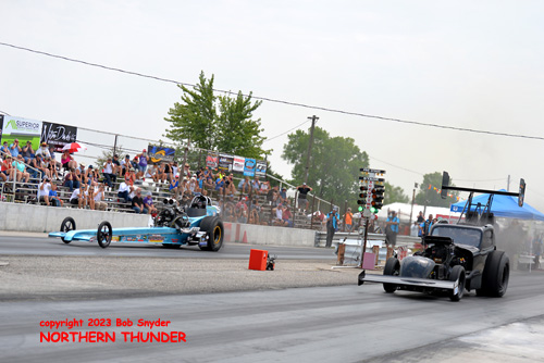 John Umlauf - 'Mass Chaos' (near lane) vs 
Joseph Gallegos - 'Nitro Clown' (far lane)